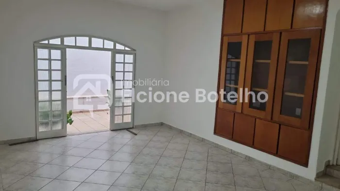 Casa residencial para aluguel em Uberlândia - 3 quartos, 1 suíte, 4 vagas