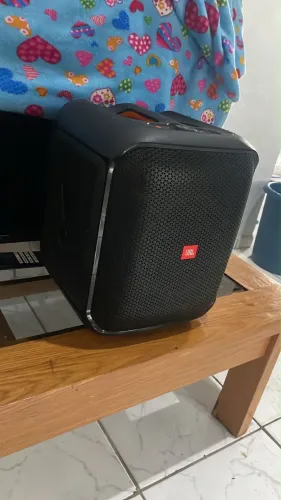 Vendo um som da marca jbl em perfeito estado 