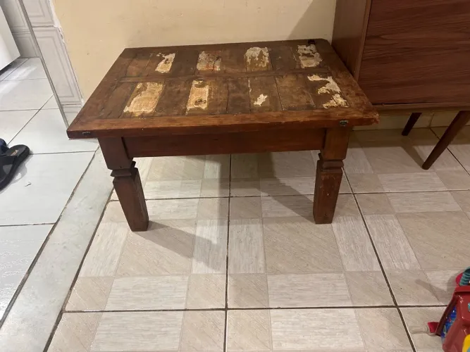 Mesa de centro de madeira maciça