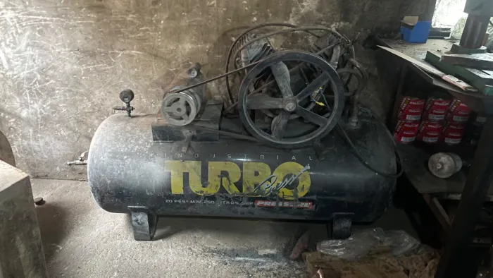 Compressor de Ar Industrial 450 Litros 5 HP Usado