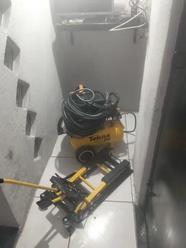 Vaga de trabalho para trabalhar em uma estética de moto e veículo