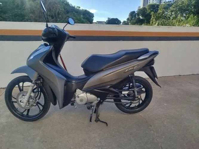 Moto Biz impecável super econômica excelente para andar nesse trânsito