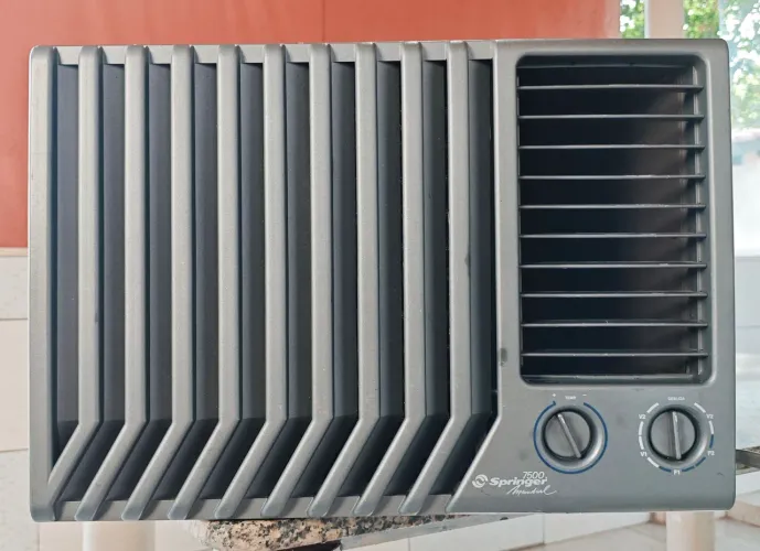 Ar Condicionado 7500 BTUs Springer 220v