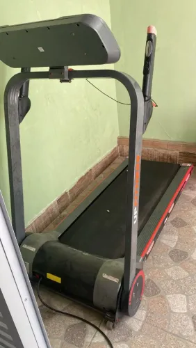 Esteira c defeito. Para conseratr ou retirar peças 