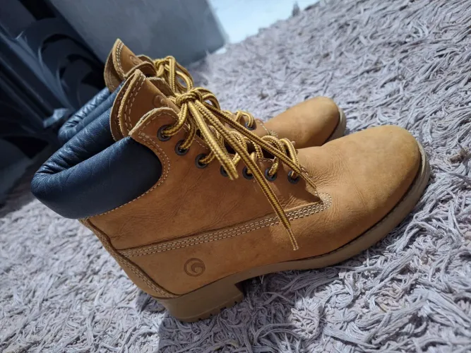 Bota tamanho 36