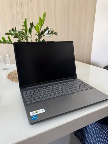 Notebook Lenovo i5 13ª 16GB DDR5 256GB SSD 15?
