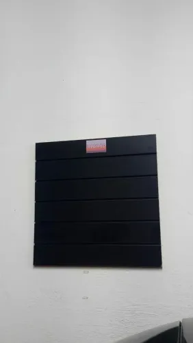 Expositor Canaletado 60x60 com 10 ganchos