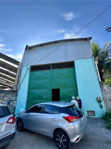 Galpão 800m2 com banheiro e escritório