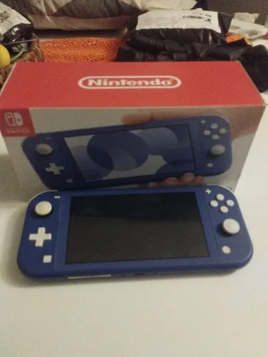Nintendo switch lite 32 gb pouco usado comcaixa e carregador