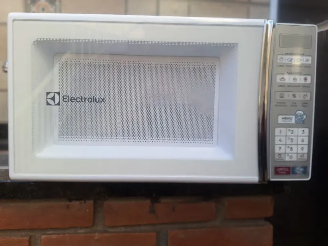 Micro ondas 27 litros semi novo  dez meses,de uso
