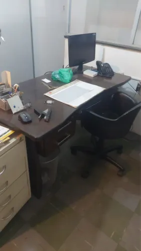 Mesa de Escritório em MDF com 2 Gavetas Embutidas - 1,30 x 0,70 m