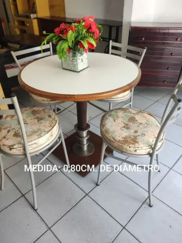 MESA MADEIRA C/4 CADEIRES DE FERRO.