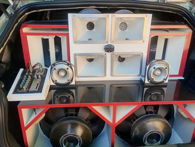Vendo caixa de som automotivo completo 