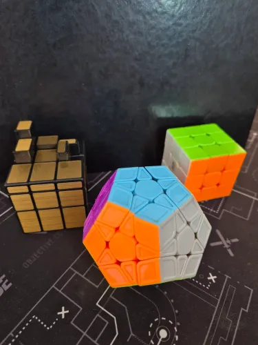  Cubo Mágico, Kit com 3 |  QiYi + Mirror 3x3 - Megaminx, 3x3 Profissionais | Muito Pouco U