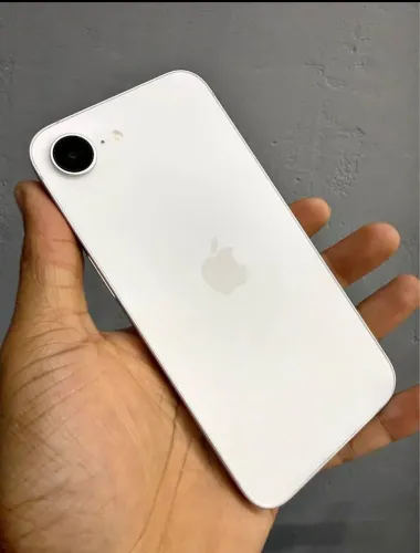 iPhone 16e