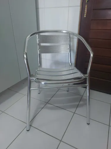 Cadeiras em alumínio