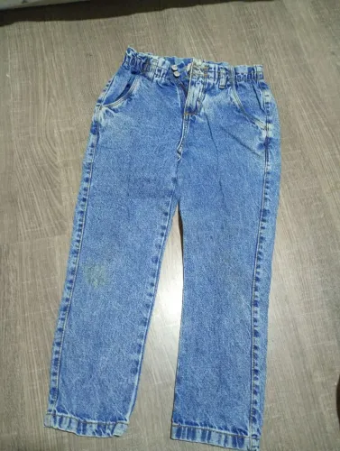 Calça jeans lavagem e estilo destroyed, 6 anos