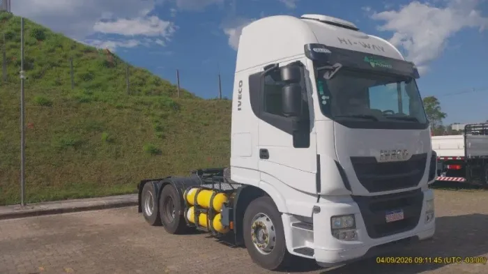 Iveco HI Way 600S46T 6x2 ano 2023 GNV original de fábrica