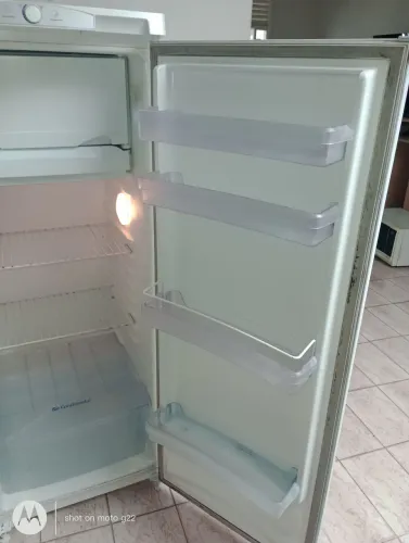 GELADEIRA CONTINENTAL <br>DE GELO 300 LITROS <br>FUNCIONANDO PERFEITAMENTE <br>PRONTA PARA O USO