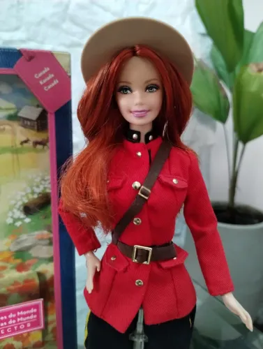 Barbie Collector Dolls Of The World Canadá -Pink Label (Recolocada)