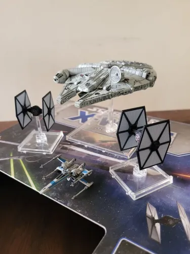 Jodo de miniaturas X-Wing + Millenium Falcon