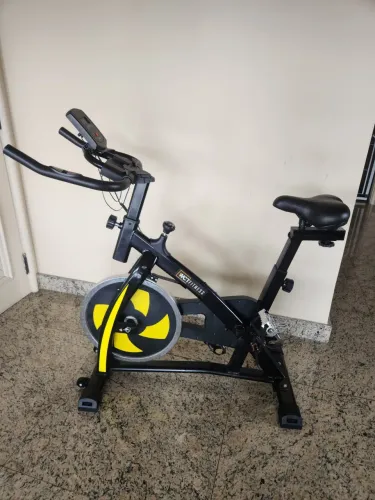 Bicicleta Spinning com roda de inércia 13Kg WCT