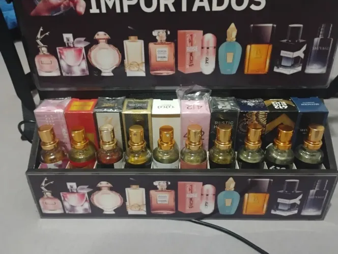 Lojinha perfumes com LED mais 10 perfumes 300,00