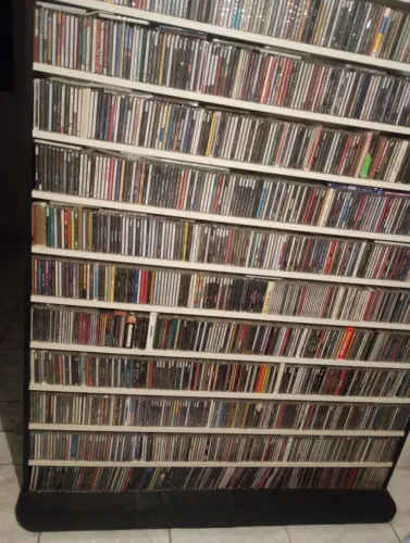 Estante para 1600 cds semi nova RETIRAR NO LOCAL SANTO AMARO - SP