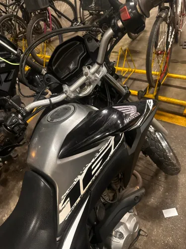 Vendo moto 2021 Bros