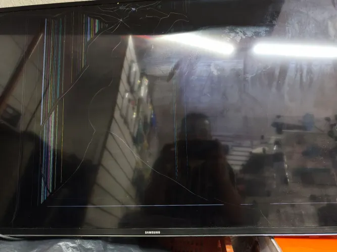 Tv led Samsung smart tela quebrou baratin