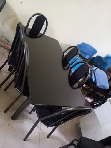 Mesa de 6 cadeiras usada mais bem conservada 