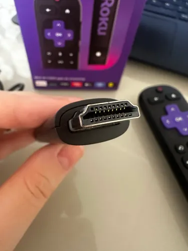 Roku Streaming Stick HD - Transforma qualquer TV em Smart TV (Com Controle)