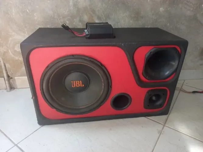 Caixa de som automotivo JBL 
