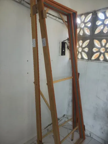 batente de porta quarto e banheiro