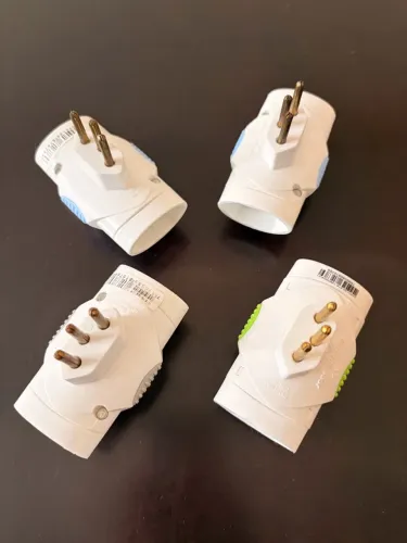 Kit com 4 adaptadores de tomada