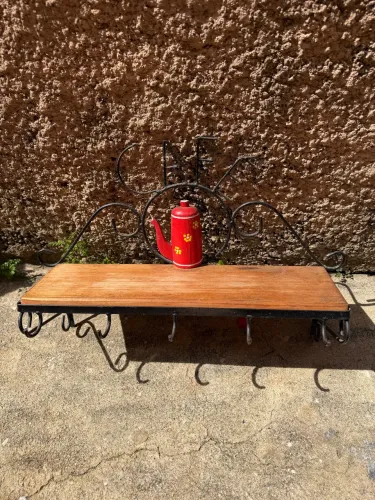SUPORTE DE PAREDE PARA CAFÉ
