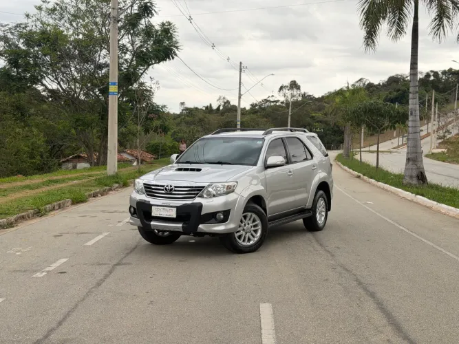 Toyota Hilux SW4 SRV D4-d 4X4 3.0 TDI Dies. AUT 2014