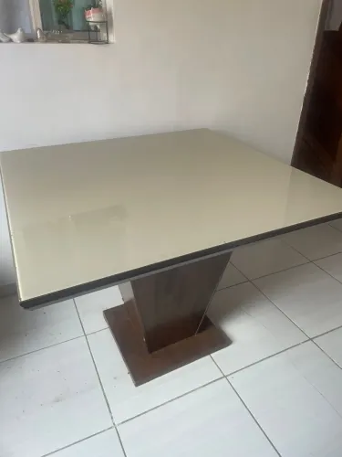 Mesa de jantar 4 cadeiras 
