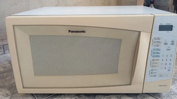 Microondas Panasonic (Com Defeito,vem com 1 prato do microondas)