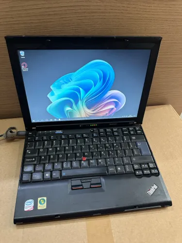 Notebook Lenovo Thinkpad X200, 160 gb de hd e 4 gb de memória RAM