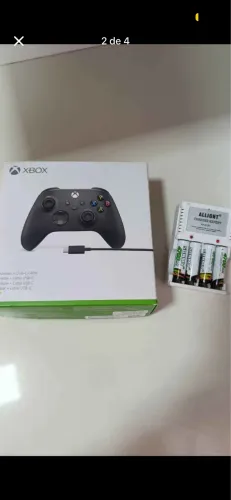 Controle original Xbox (semi-novo) com carregador e pilha incluso.