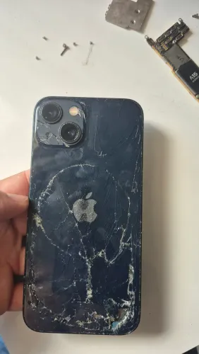 IPHONE 13 Retirada de peças