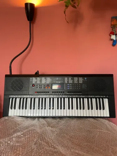 Teclado Spring TC-261, estado de novo, pouco usado, acompanha fonte e suporte.