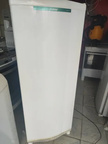Geladeiras, fogão, máquina de lavar, microondas