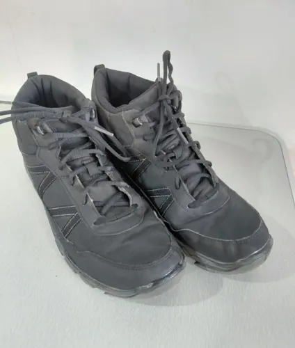 Bota Quechua n44 BR - Usada uma vez
