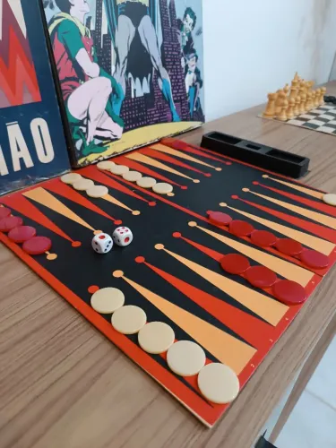 Gamão da Grow anos 70/80. Item ideal para colecionadores.