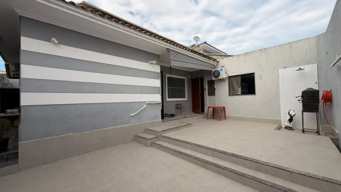 Casa com Suíte, Energia Solar e Móveis Planejados, Vila Capri - Araruama/RJ