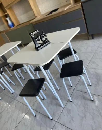 Mesa Dobrável Com 4 Banquinhos 