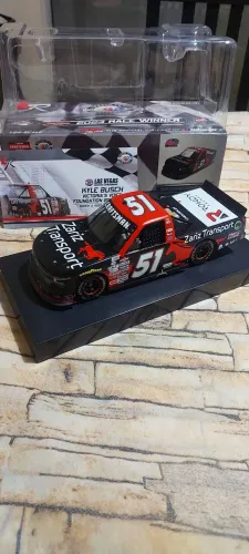 Miniatura Nascar Kyle Busch 
