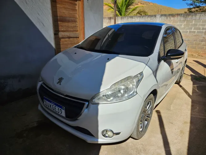Peugeot 208 Griffe 1.6 Flex 16V 5P Mec. 2014